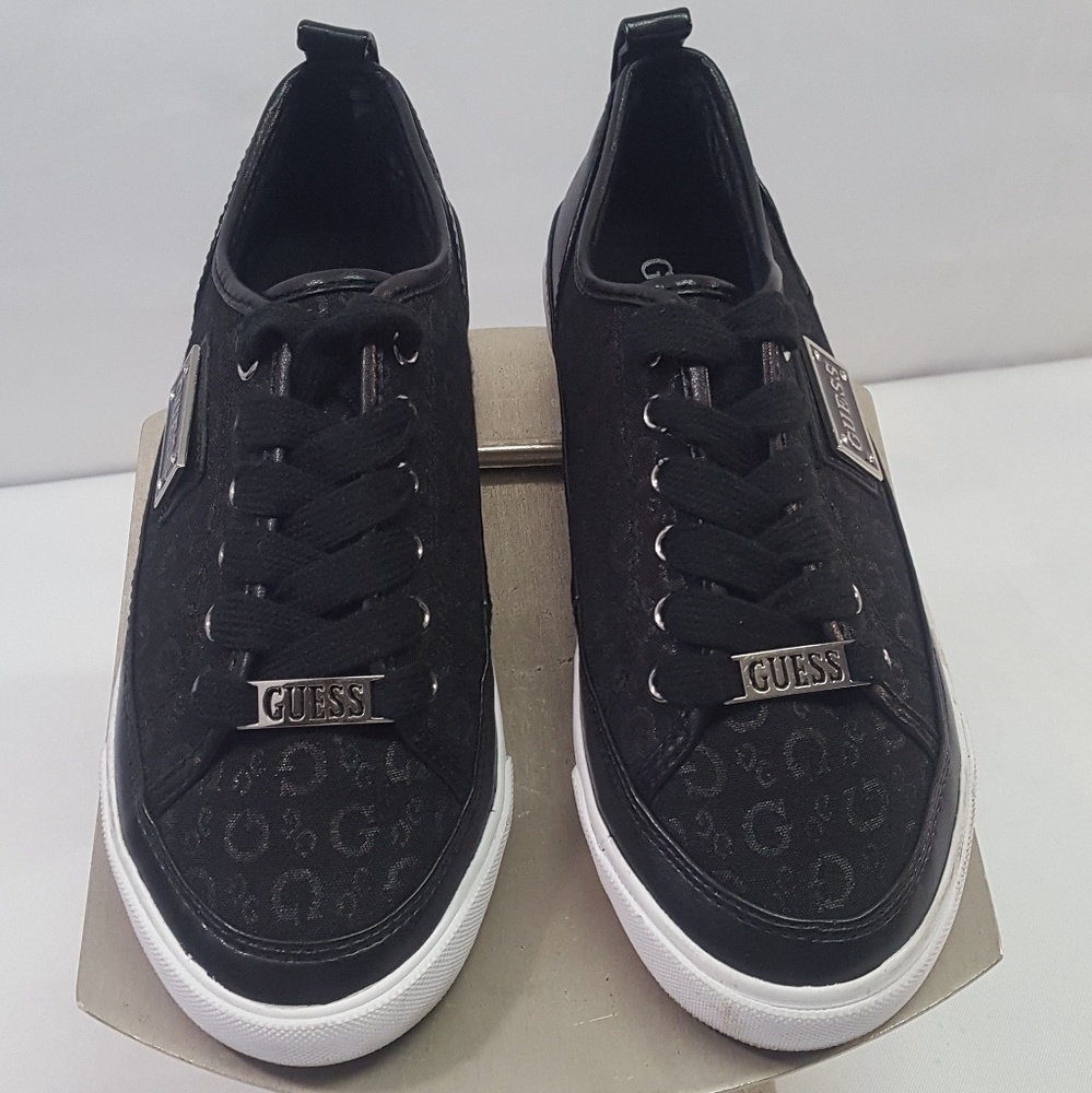 Womens Guess Sneakers (size 6.5) NICE! - Picture 3 of 7